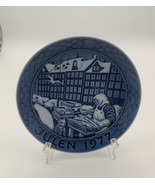 Grande Porcelain of Copenhagen 1977 Christmas Plate  7&quot; Fish Monger &amp; Cat - $281.46 MXN