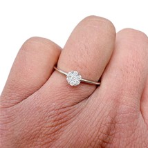 18ct White Gold Diamond Daisy Cluster Sleek &amp; Slim Ring 0.14carats GSI - $314.35