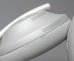Bose 700 Wireless Noise Cancelling Headphones image 6