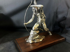 Weidlich 769 A.J.Flauder American Indian Hunting Painted Resin Sculpture - £79.89 GBP