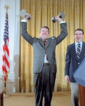 President Ronald Reagan lifts weights football coach George Allen 8x10 Photo - £6.93 GBP