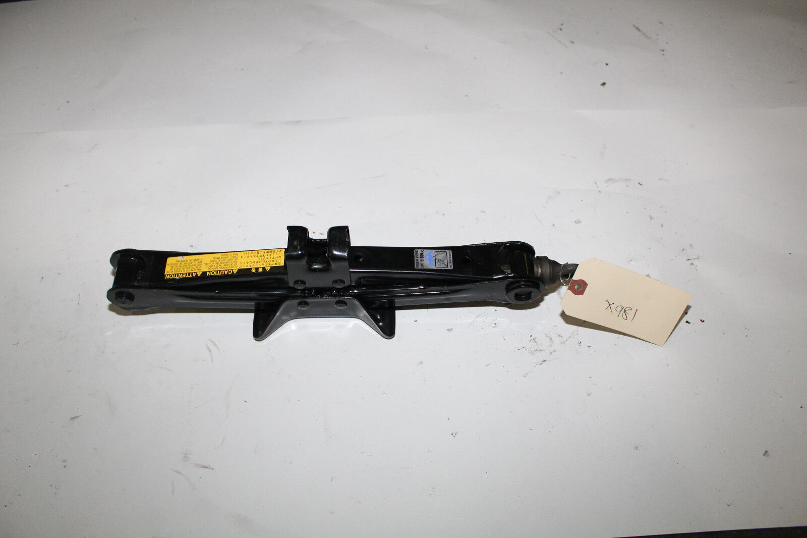 UNIVERSAL EMERGENCY CAR SERVICE JACK 1100KG X981 - $73.09