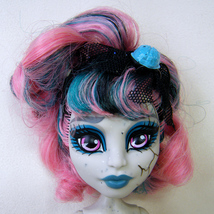 Monster High Rochelle Goyle Zombie Shake Doll - £15.72 GBP