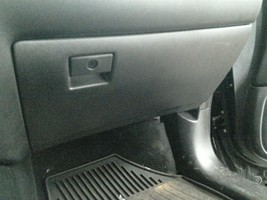 PATHFINDR 2017 Glove Box 104774762 - $1,082.89 MXN