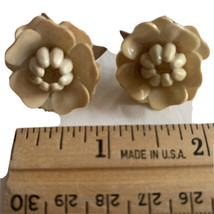 Flower Earrings cream carved celluloid clip on screw back 1&quot; vintage 50&#39;... - £23.32 GBP