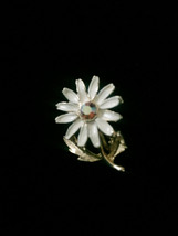 Vintage 60s clip on enameled daisy with gold vine and leaves earrings image 4