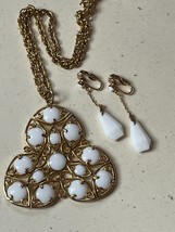 Vintage Demi Goldtone Chain w Large Lacy Scalloped Triangle w White Plastic Disk - £10.31 GBP