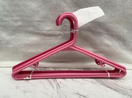 Clothes Hangers Plastic Assorted Pink. 8 Count. Great Condition! - $73.38 MXN