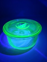 Hazel Atlas Green Uranium Round Glass Lidded Refrigerator Dish some edge chips - £26.10 GBP