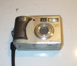 HP PhotoSmart 935 5.3 MP Digital Camera 21x Zoom Silver For Parts/Repair - £6.13 GBP