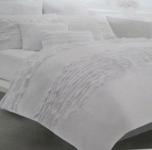 DKNY Flutter Standard Sham White Ruffled New - $706.27 MXN