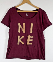 Nike T Shirt Womens Large The Nike Tee Burgundy Red Spell Out Gold Graph... - $366.12 MXN