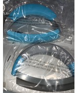 Kuhn Rikon Easy Grip Mezzaluna Knife Crinkle,  Set 2-Piece K51414 AQUA/Gray - $470.77 MXN