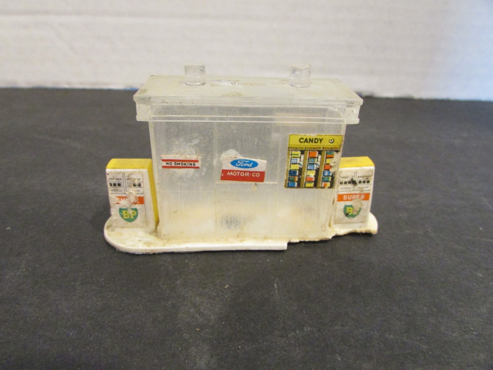 Vtg Plastic Gas Station Booth Cash Station BP  O/S Scale 1-3/4&quot;H  PR - $2.61