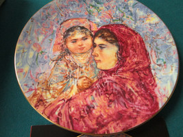 Edna Hibel Collector Plates Pick One &quot;Marilyn&quot;, &quot;Kristina, &quot;Lucia&quot; And Child - £47.91 GBP