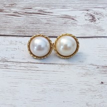 Vintage Sarah Coventry Clip On Earrings - 5/8&quot; Faux Pearl Gold Tone Halo - £11.84 GBP