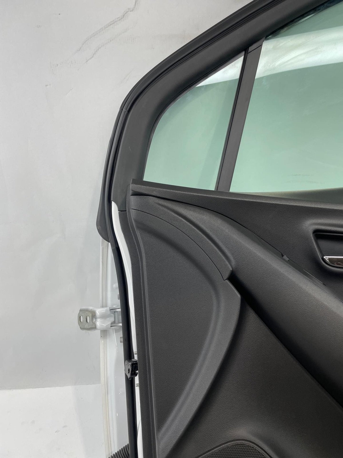 2013-2022 Chevy Trax LS RH Passenger Front Door Assembly W/ Glass & Panel White Item image 15