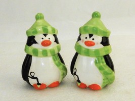 Holiday Penguins Salt &amp; Pepper Shakers, Glazed Porcelain, Hats, Scarves,... - $278.88 MXN