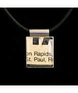 Scrabble Tile Pendant (19.269) - $285.59 MXN