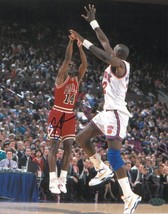 Craig Hodges signed Chicago Bulls 8x10 Photo vs New York Knicks (3X 3 Po... - £19.94 GBP