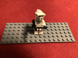 Lego Minifigure Authentic Star Wars Trooper Elite Clone Sand Green - $9.50