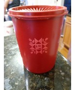 Vtg Small Tupperware 811 Servalier Canister Quilt Red 6.5” Tall X 5” Dia... - $467.11 MXN