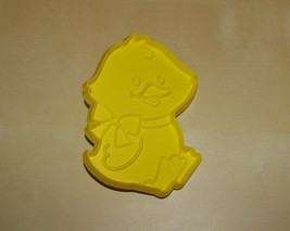 Hallmark Easter Chick with Bow Cookie Cutter - $7.25