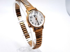 1995 Womens Timex Indiglo Watch New Battery 23mm Gold Tone Expendable Band C7 - £14.31 GBP