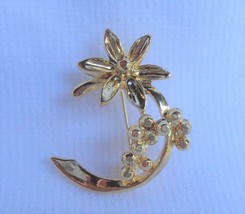 Gold Tone Metal Flower Floral Pin Brooch Womens Costume Jewelry - £8.55 GBP