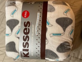 NWT HERSHEY’S KISSES GIANT PLUSH BLANKET KING SIZE 90 SQ FT FAMILY SIZED - $89.09