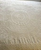 Mid Century Off White Chenille Medallion Bedspread Fringed Cotton Full/Queen - £75.89 GBP