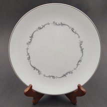 Royal Doulton Made in England Bone China &#39;Coronet&#39; 8-1/4&quot; Salad Plates - $250.48 MXN