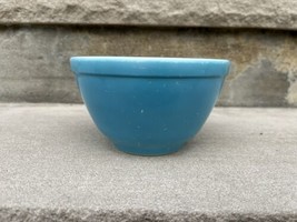 Vintage 1940s Pyrex Primary Colors Blue 1.5 Pint Small Nesting Mixing Bowl - £13.23 GBP
