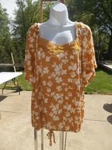 NWT COMO BLU FAB MUSTARD YELLOW FLORAL TOP 1X - $15.99