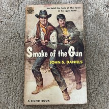 Smoke of the Gun Western Paperback Book by John S. Daniels Signet Books 1958 - £9.53 GBP