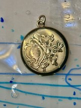 Vintage Round Locket floral women pendant - $896.33 MXN