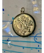 Vintage Round Locket floral women pendant - $896.33 MXN