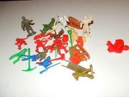 0/027- FIGURES- COWBOYS / HORSES  / ANIMALS AND MORE- H8 - $5.12
