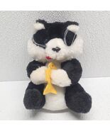 Commonwealth Black White Cat 6.5&quot; Plush with Yellow Fish - Vintage 1987 - $634.60 MXN