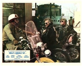 Hell&#39;s Angels &#39;69 Tom Stern Jeremy Slate talk to police officer 11x14 photo - $14.99