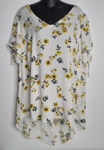 Torrid Women 2 2XL Blouse Top Short White Floral Yellow Flowers Slit Sleeves - £16.43 GBP