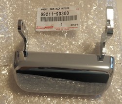 TOYOTA Genuine HANDLE ASSY TAIL GATE LOCK LAND CRUISER 1972-1981 69211-9... - $59.39