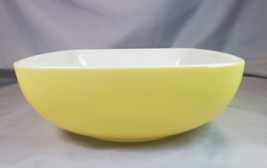 Pyrex Ovenware 525B Square Yellow Hostess Bowl 2.5 Quart 9 in. Vintage - £14.20 GBP