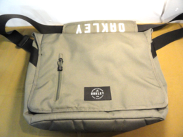Oakley Nylon Messenger Laptop, Travel, School Or Work Bag NWOT Computer ... - $41.18