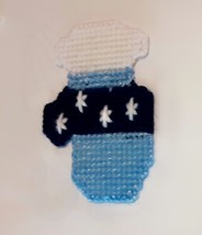 Mitten Magnet, Gift for her, Christmas Decoration, Needlepoint, Plastic Canvas - $6.00