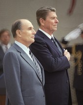 President Ronald Reagan and French President Francois Mitterand - New 8x10 Photo - £6.92 GBP