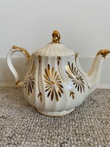 Sadler Tea Pot, Gold Daisy Flowers on Beige, 5 Cup, Sadler 3147, England, 1950s - £38.01 GBP