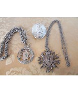 Vtg 2 Fashion Jewelry Medallion Necklaces Lions Swords Shields Cara &amp; Lo... - €11,05 EUR