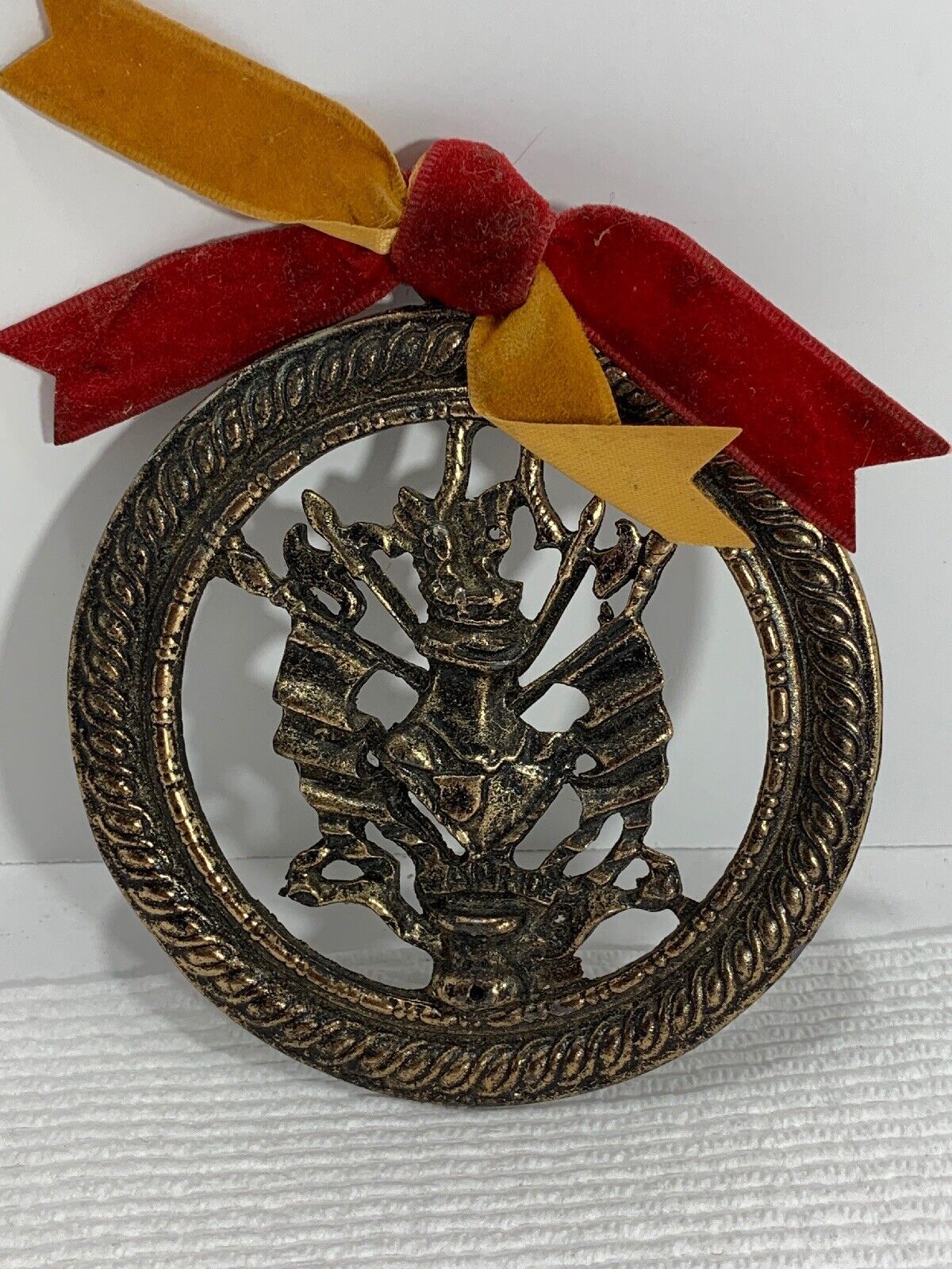 Vintage Metal Works IVANHOE Crest Coat-Of-Arm Medallion 3.5&quot; Round Wall ... - $4.79