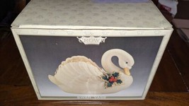 VNTG Crown Large White Porcelain Christmas Swan Vase Planter World Bazaars - £27.60 GBP